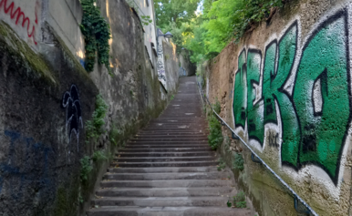 Une promenade de graffitis de qualité artistique - Montée Nicolas de Lange