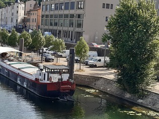 Quai bas rive gauche de la Saône : empêcher le stationnement illicite.