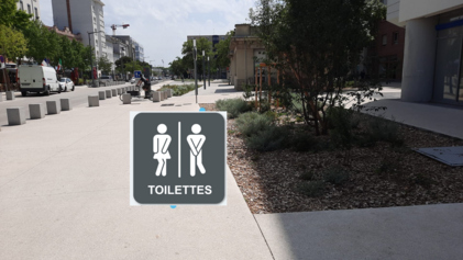 Toilettes publiques place des Pavillons